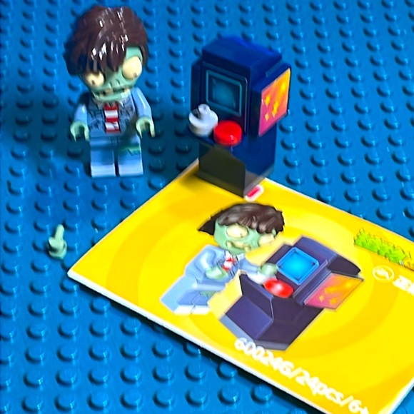 Arcade Zombie - Picture 2 of 5